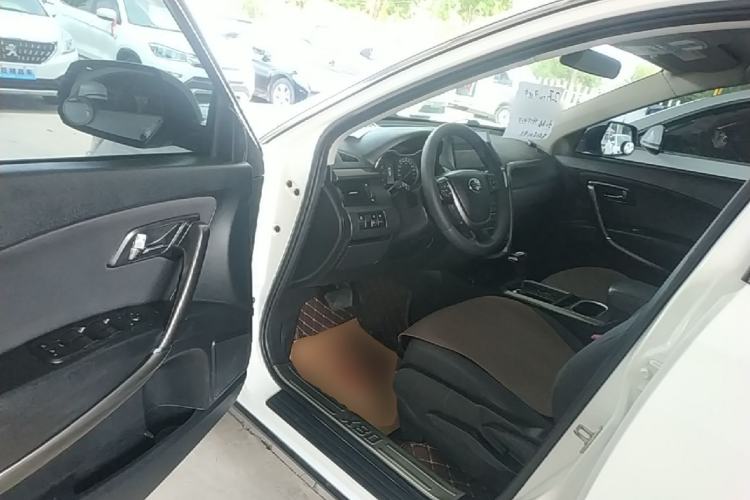Used Bestune X80 2017 2.0L automatic Technology trim level Driver Seat