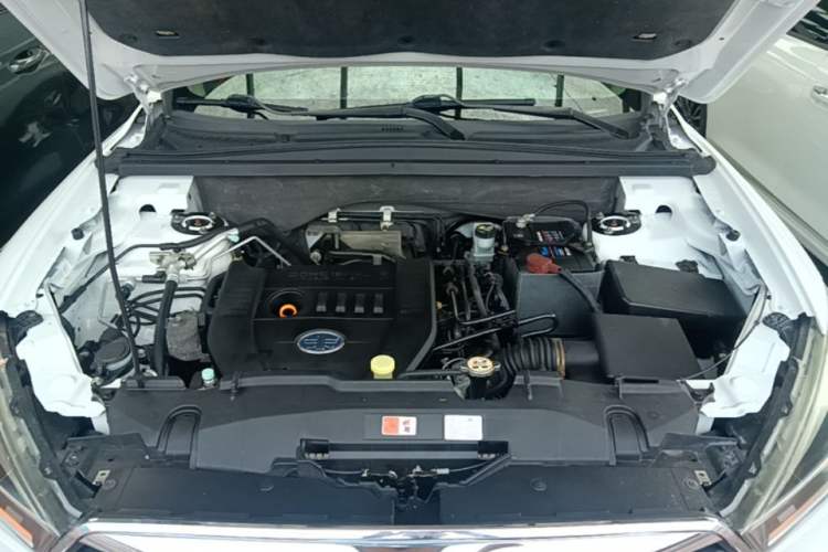 Used Bestune X80 2017 2.0L automatic Technology trim level Engine Bay