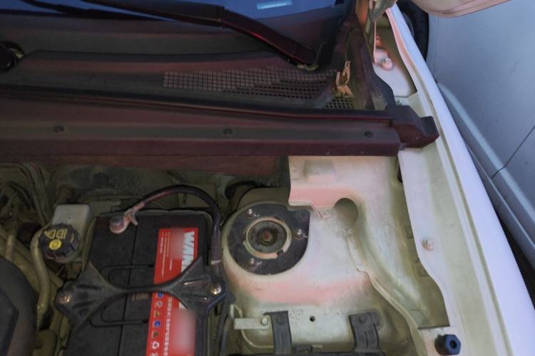Used Bestune X80 2017 1.8T Automatic Sport Model Engine Bay Left