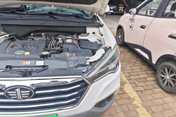 Used Bestune X80 2017 2.0L Manual Luxury Edition Engine Bay Left
