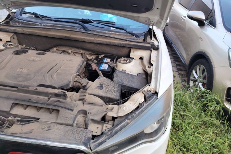 Used Bestune X80 2017 1.8T Automatic Sport Model Engine Bay Left