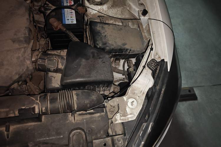 Used Bestune X80 2017 1.8T Automatic Sport Model Engine Bay Left