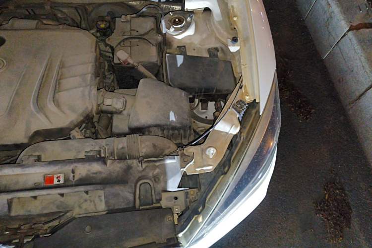 Used Bestune X80 2017 1.8T Automatic Luxury Model Engine Bay Left
