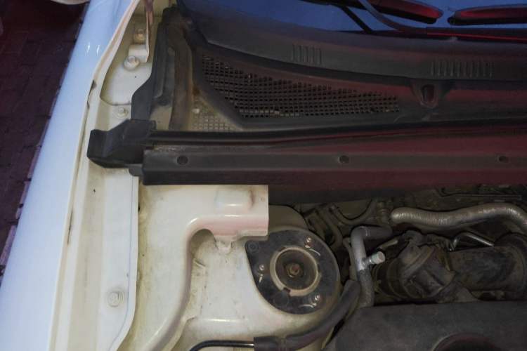 Used Bestune X80 2017 1.8T Automatic Sport Model Engine Bay Right