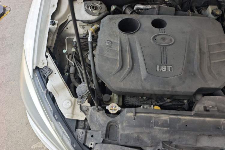 Used Bestune X80 2017 1.8T Automatic Luxury Model Engine Bay Right