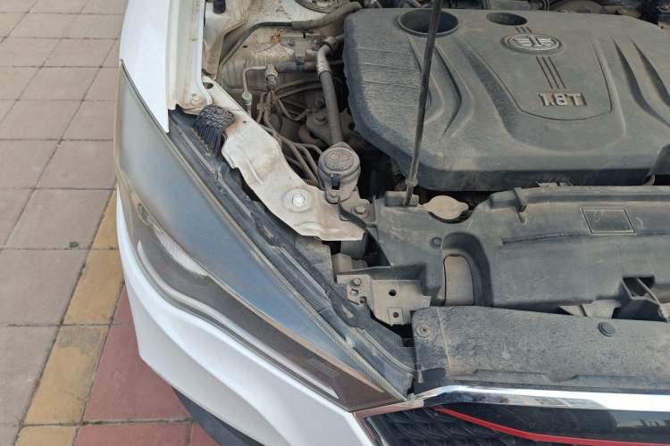 Used Bestune X80 2017 1.8T Automatic Sport Model Engine Bay Right