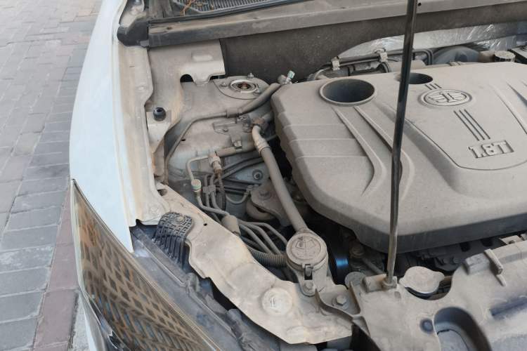 Used Bestune X80 2017 1.8T Automatic Sport Model Engine Bay Right