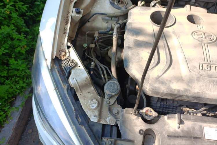 Used Bestune X80 2017 1.8T Automatic Luxury Model Engine Bay Right