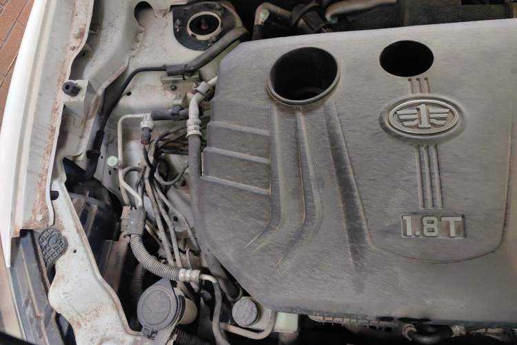 Used Bestune X80 2017 1.8T Automatic Luxury Model Engine Bay Right