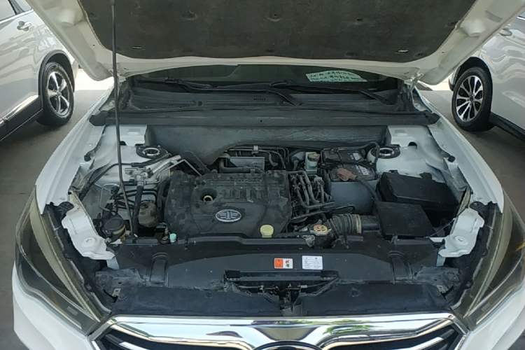Used Bestune X80 2017 2.0L automatic Technology trim level Engine Bay