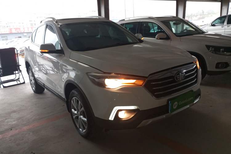 Used Bestune X80 2017 1.8T Automatic Luxury Model Front Right 45 Deg
