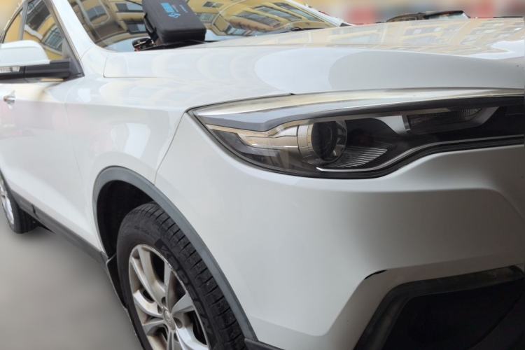 Used Bestune X80 2017 1.8T Automatic Luxury Model Front Right 45 Deg