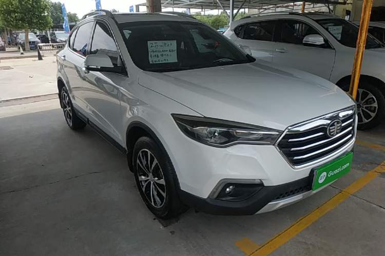 Used Bestune X80 2017 2.0L automatic Technology trim level Front Right 45 Deg