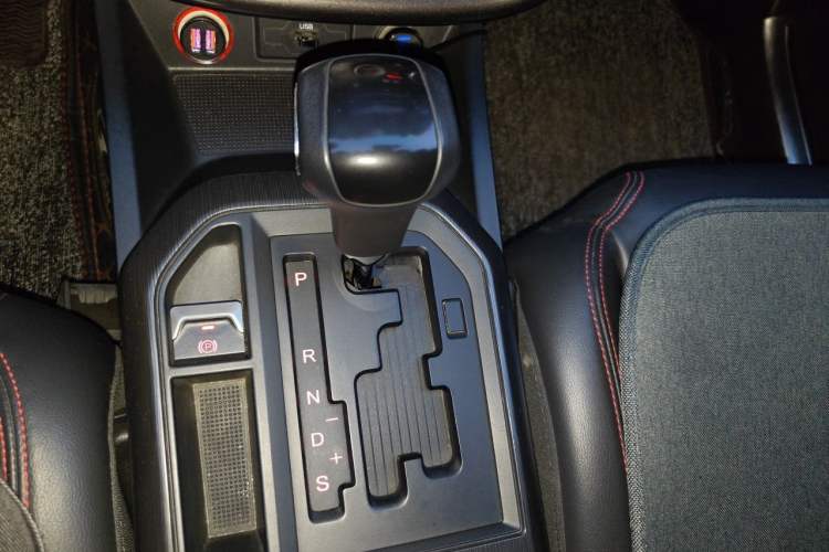 Used Bestune X80 2017 1.8T Automatic Sport Model Gear Lever