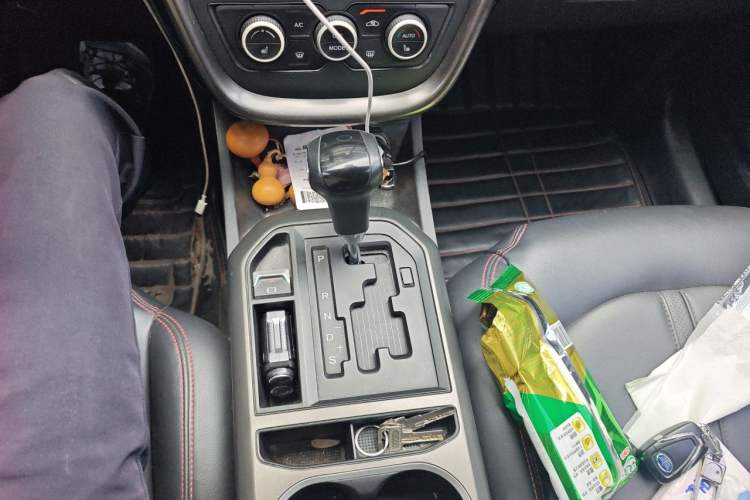 Used Bestune X80 2017 1.8T Automatic Luxury Model Gear Lever