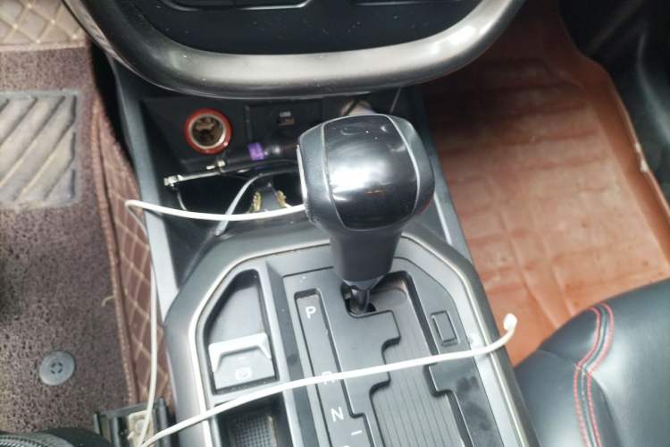 Used Bestune X80 2017 1.8T Automatic Luxury Model Gear Lever