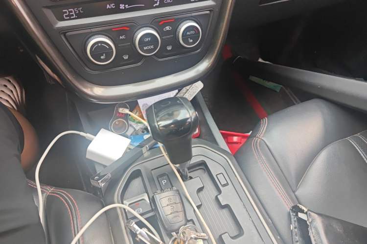 Used Bestune X80 2017 1.8T Automatic Luxury Model Gear Lever