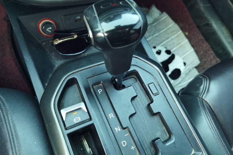Used Bestune X80 2017 1.8T Automatic Luxury Model Gear Lever
