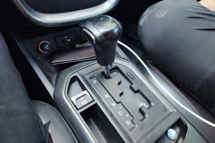 Used Bestune X80 2017 1.8T Automatic Sport Model Gear Lever