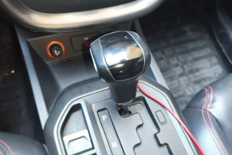 Used Bestune X80 2017 1.8T Automatic Sport Model Gear Lever