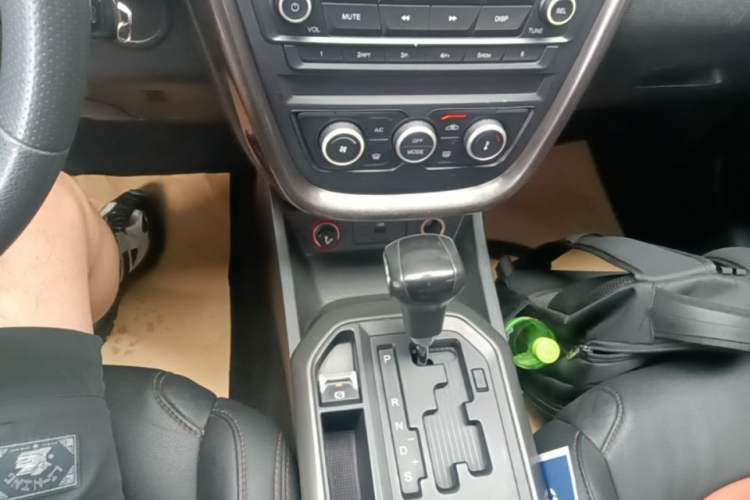 Used Bestune X80 2017 2.0L automatic Technology trim level Gear Lever