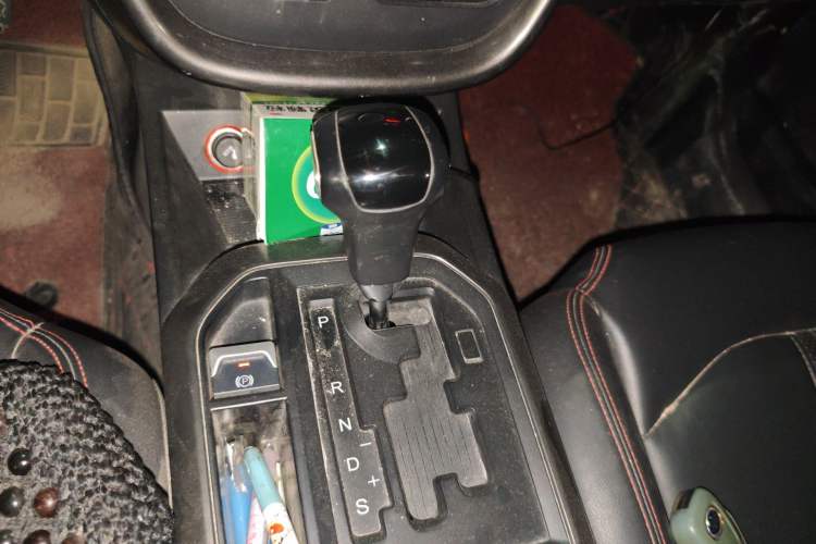 Used Bestune X80 2017 1.8T Automatic Luxury Model Gear Lever