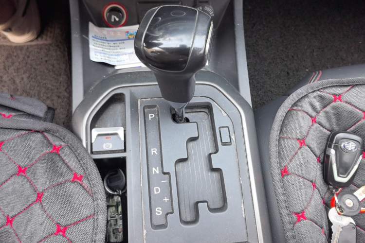 Used Bestune X80 2017 1.8T Automatic Luxury Model Gear Lever
