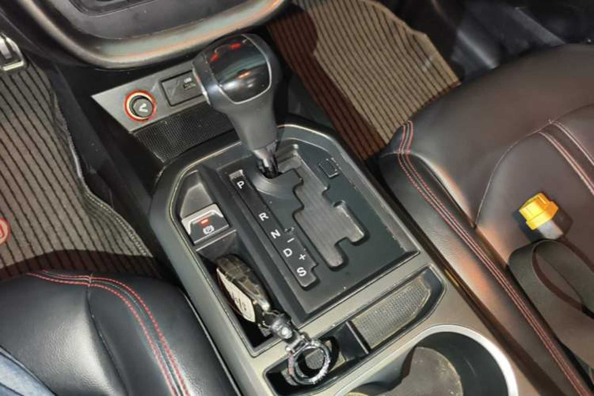 Used Bestune X80 2017 1.8T Automatic Luxury Model Gear Lever