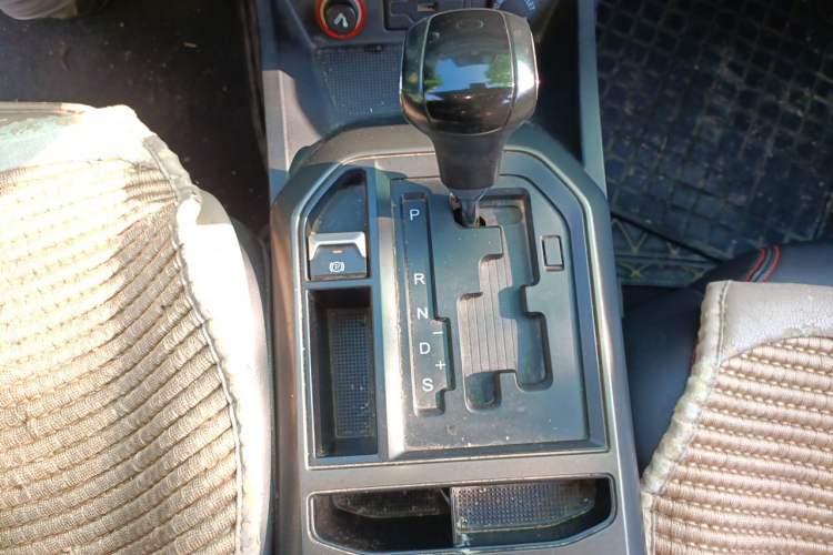 Used Bestune X80 2017 1.8T Automatic Luxury Model Gear Lever