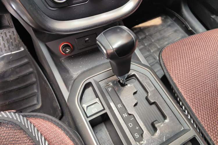 Used Bestune X80 2017 1.8T Automatic Luxury Model Gear Lever