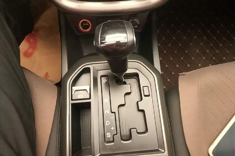 Used Bestune X80 2017 2.0L automatic Technology trim level Gear Lever