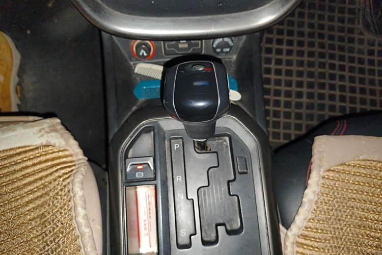 Used Bestune X80 2017 1.8T Automatic Luxury Model Gear Lever