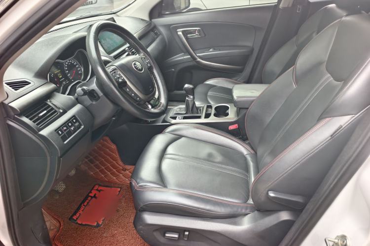 Used Bestune X80 2017 2.0L Manual Luxury Edition Interior 2