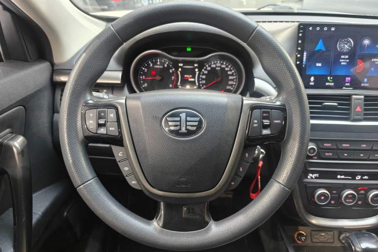 Used Bestune X80 2017 2.0L Automatic Elite Edition Interior 2