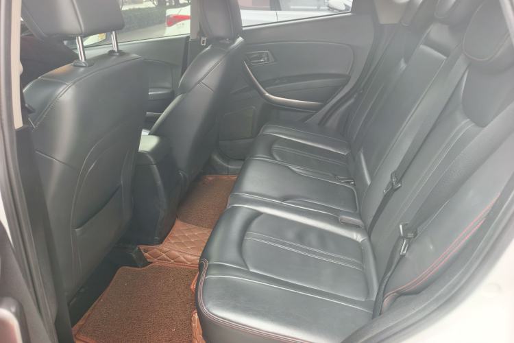Used Bestune X80 2017 2.0L Manual Luxury Edition Interior 3