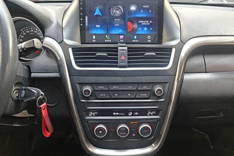 Used Bestune X80 2017 2.0L Automatic Elite Edition Interior 3