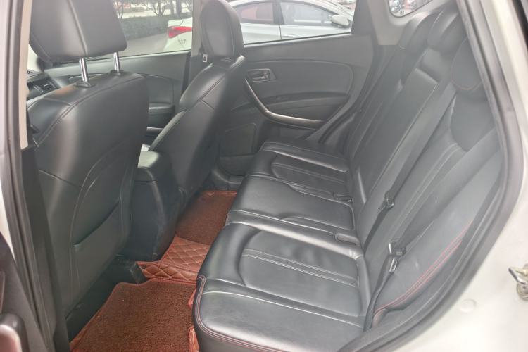 Used Bestune X80 2017 2.0L Manual Luxury Edition Interior 4