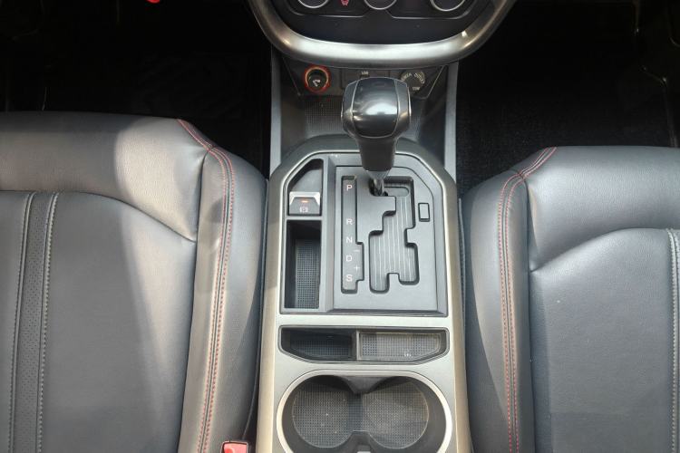 Used Bestune X80 2017 2.0L Automatic Elite Edition Interior 4