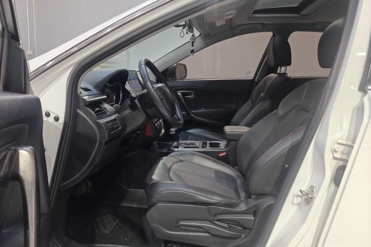 Used Bestune X80 2017 2.0L Automatic Elite Edition Interior 5
