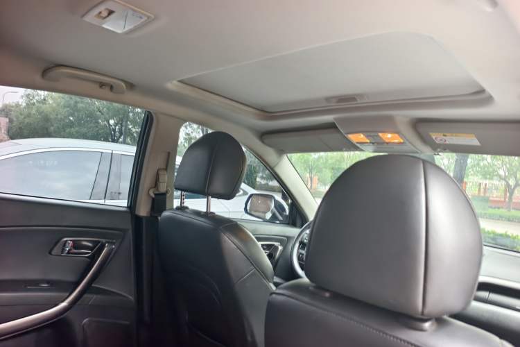 Used Bestune X80 2017 2.0L Manual Luxury Edition Interior 6