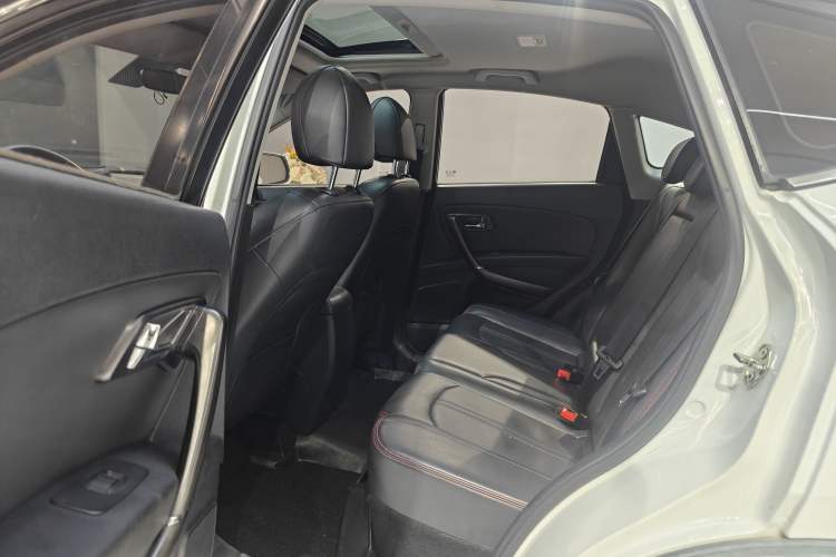 Used Bestune X80 2017 2.0L Automatic Elite Edition Interior 6