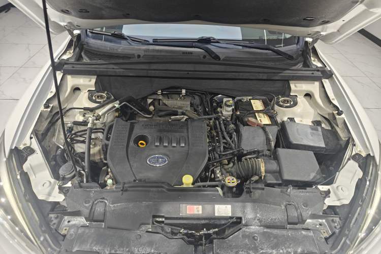 Used Bestune X80 2017 2.0L Automatic Elite Edition Interior 9