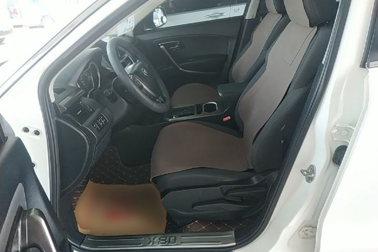 Used Bestune X80 2017 2.0L automatic Technology trim level Left Front Seat