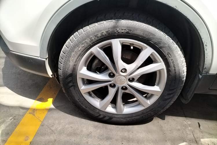 Used Bestune X80 2017 1.8T Automatic Luxury Model Left Front Wheel Hub