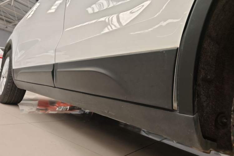 Used Bestune X80 2017 2.0L Manual Luxury Edition Left Side Sill