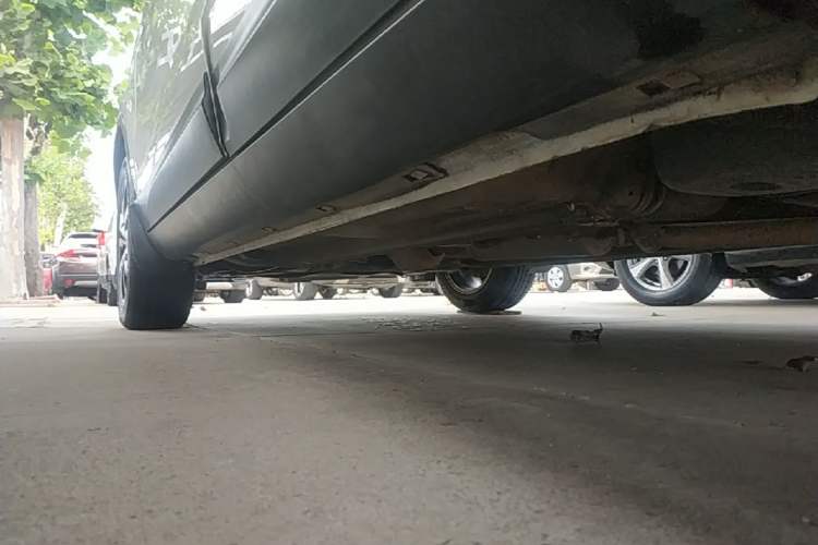 Used Bestune X80 2017 2.0L automatic Technology trim level Left Side Sill