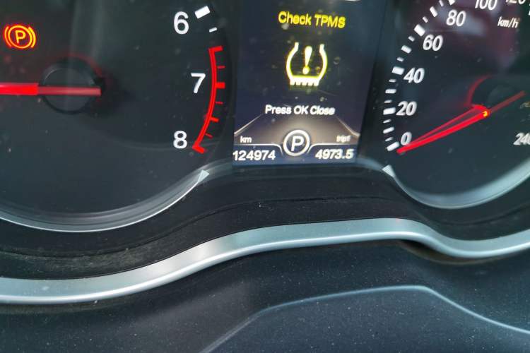 Used Bestune X80 2017 1.8T Automatic Luxury Model Odometer Close Up