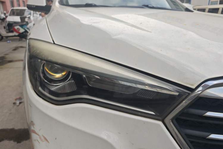 Used Bestune X80 2017 2.0L automatic Technology trim level Right Front Headlight