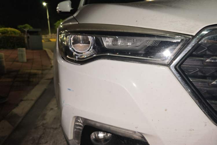 Used Bestune X80 2017 1.8T Automatic Luxury Model Right Front Headlight