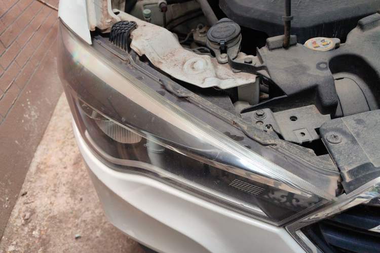 Used Bestune X80 2017 1.8T Automatic Luxury Model Right Front Headlight